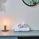 Stunning City Centre 3 Bed, 3 Bath - Sleeps 8! Apartmán