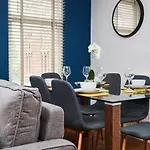 Stunning City Centre 3 Bed, 3 Bath - Sleeps 8! Apartmán *