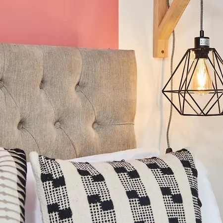 Stunning City Centre 3 Bed, 3 Bath - Sleeps 8! Apartment