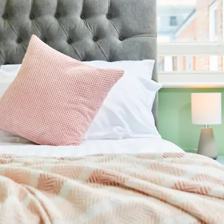 Apartment Stunning City Centre 3 Bed, 3 Bath - Sleeps 8! *
