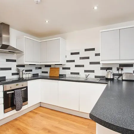 Stunning City Centre 3 Bed, 3 Bath - Sleeps 8!