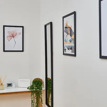 Stunning City Centre 3 Bed, 3 Bath - Sleeps 8!