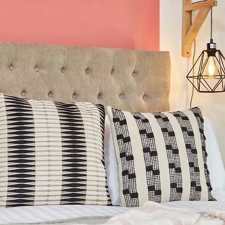 Stunning City Centre 3 Bed, 3 Bath - Sleeps 8! * Leeds (West Yorkshire)
