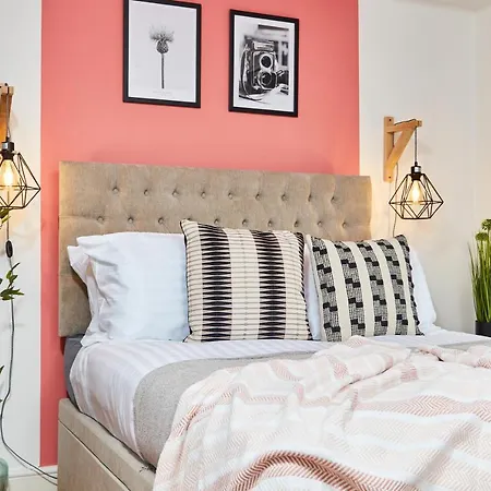 Apartment Stunning City Centre 3 Bed, 3 Bath - Sleeps 8!