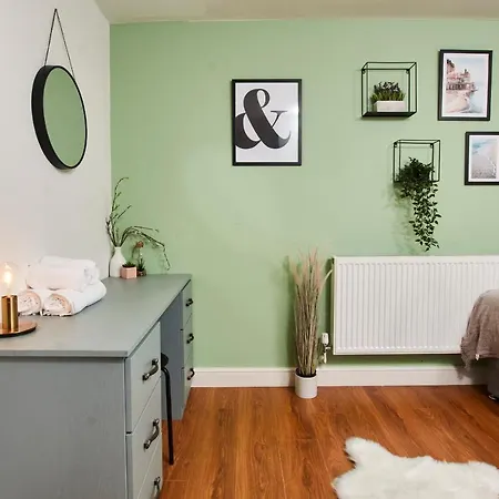 Stunning City Centre 3 Bed, 3 Bath - Sleeps 8!