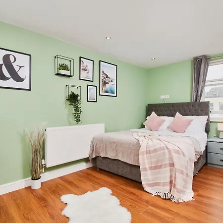 Stunning City Centre 3 Bed, 3 Bath - Sleeps 8! * Leeds (West Yorkshire)