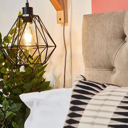 Stunning City Centre 3 Bed, 3 Bath - Sleeps 8!