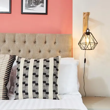 Stunning City Centre 3 Bed, 3 Bath - Sleeps 8! Apartamento *