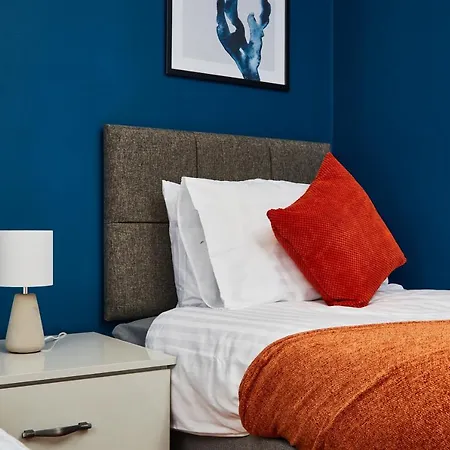 Stunning City Centre 3 Bed, 3 Bath - Sleeps 8!
