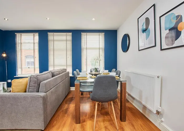 Stunning City Centre 3 Bed, 3 Bath - Sleeps 8!