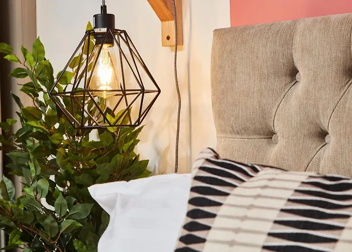 Stunning City Centre 3 Bed, 3 Bath - Sleeps 8!