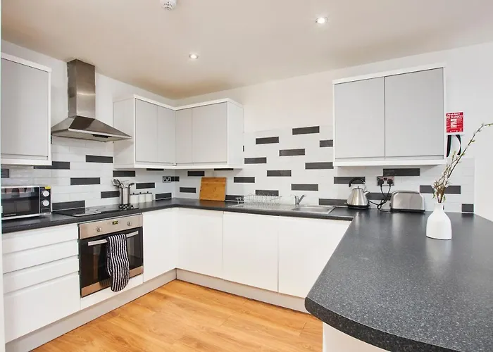 Stunning City Centre 3 Bed, 3 Bath - Sleeps 8!