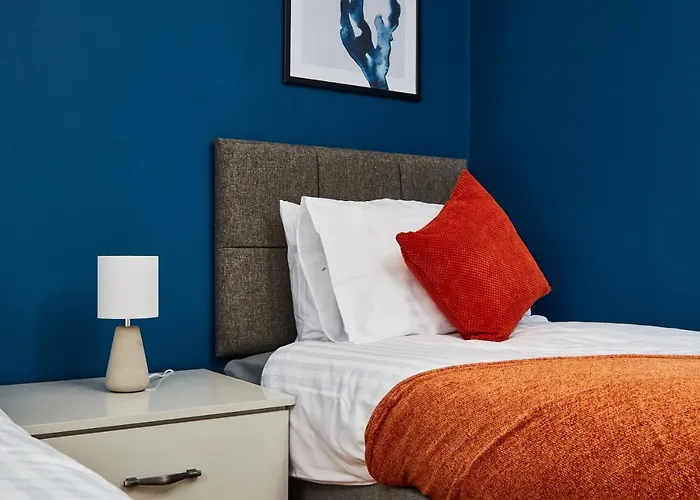 Stunning City Centre 3 Bed, 3 Bath - Sleeps 8!