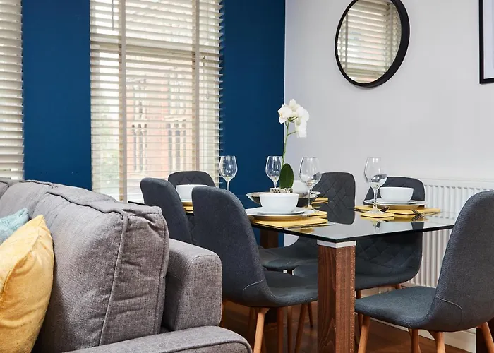 Stunning City Centre 3 Bed, 3 Bath - Sleeps 8! Apartment *