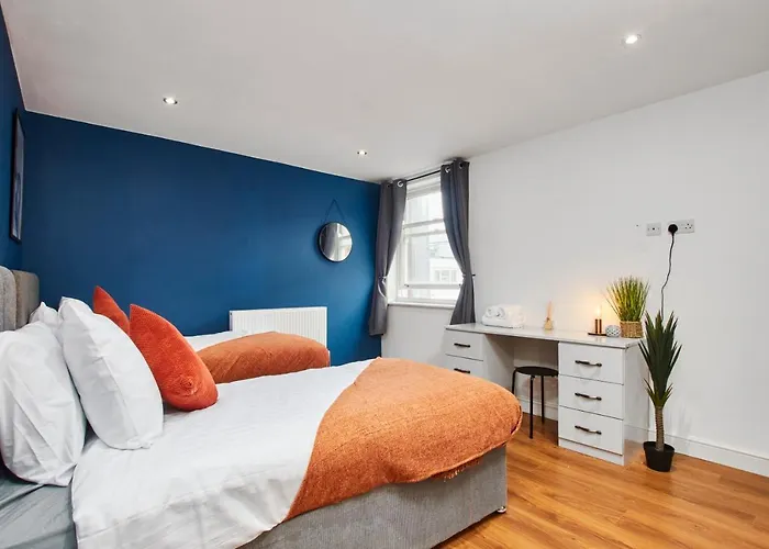 Stunning City Centre 3 Bed, 3 Bath - Sleeps 8!