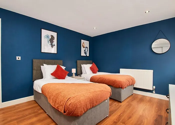 Stunning City Centre 3 Bed, 3 Bath - Sleeps 8! *