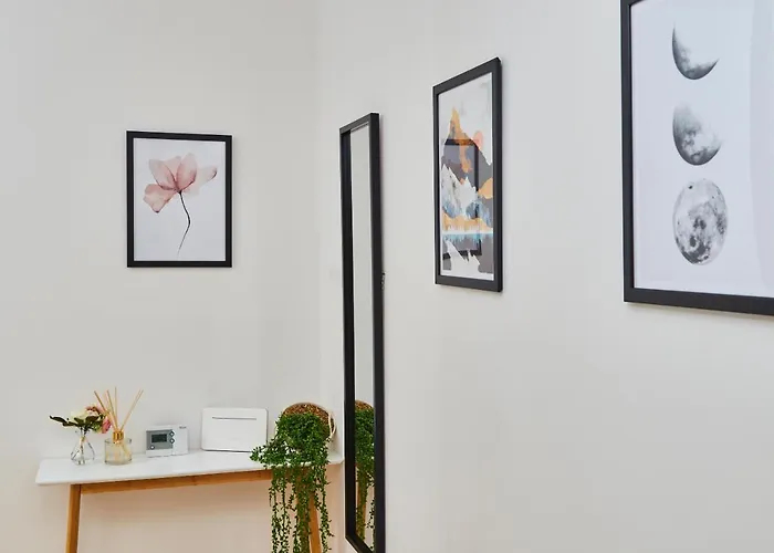 Stunning City Centre 3 Bed, 3 Bath - Sleeps 8!