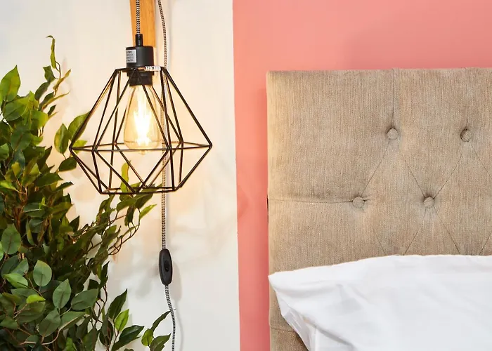 Stunning City Centre 3 Bed, 3 Bath - Sleeps 8!